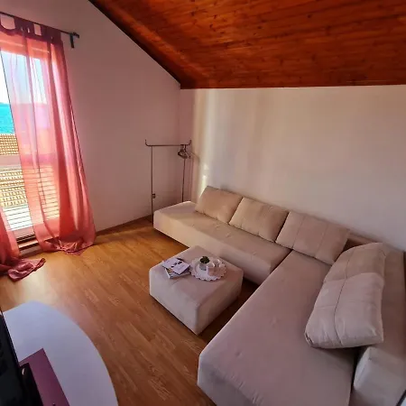Apartment Maja *